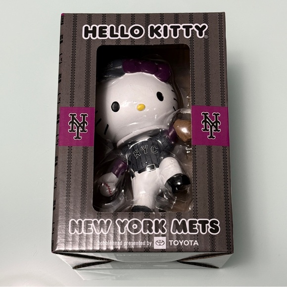 Curated visual reference: Hello Kitty Other New York Mets 225 Hello Kitty Bobblehead Photo Inspiration